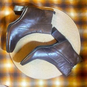Antonio Melani Ladies Lewis Brown Leather Ankle Boots. Size 7 Block Heel Boot